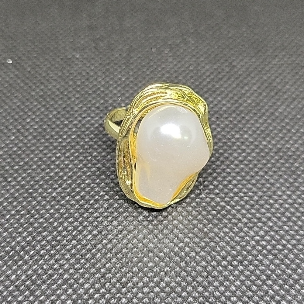 Large Pearl Faux Gold Tone Adjustable Ring Size 8 Unadjusted